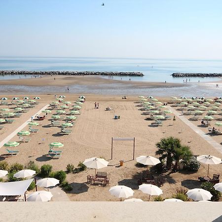 Hotel Belvedere Spiaggia Римини Екстериор снимка