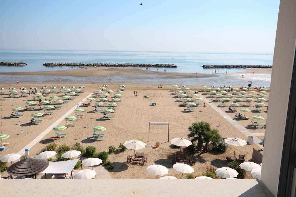 Hotel Belvedere Spiaggia Римини Екстериор снимка